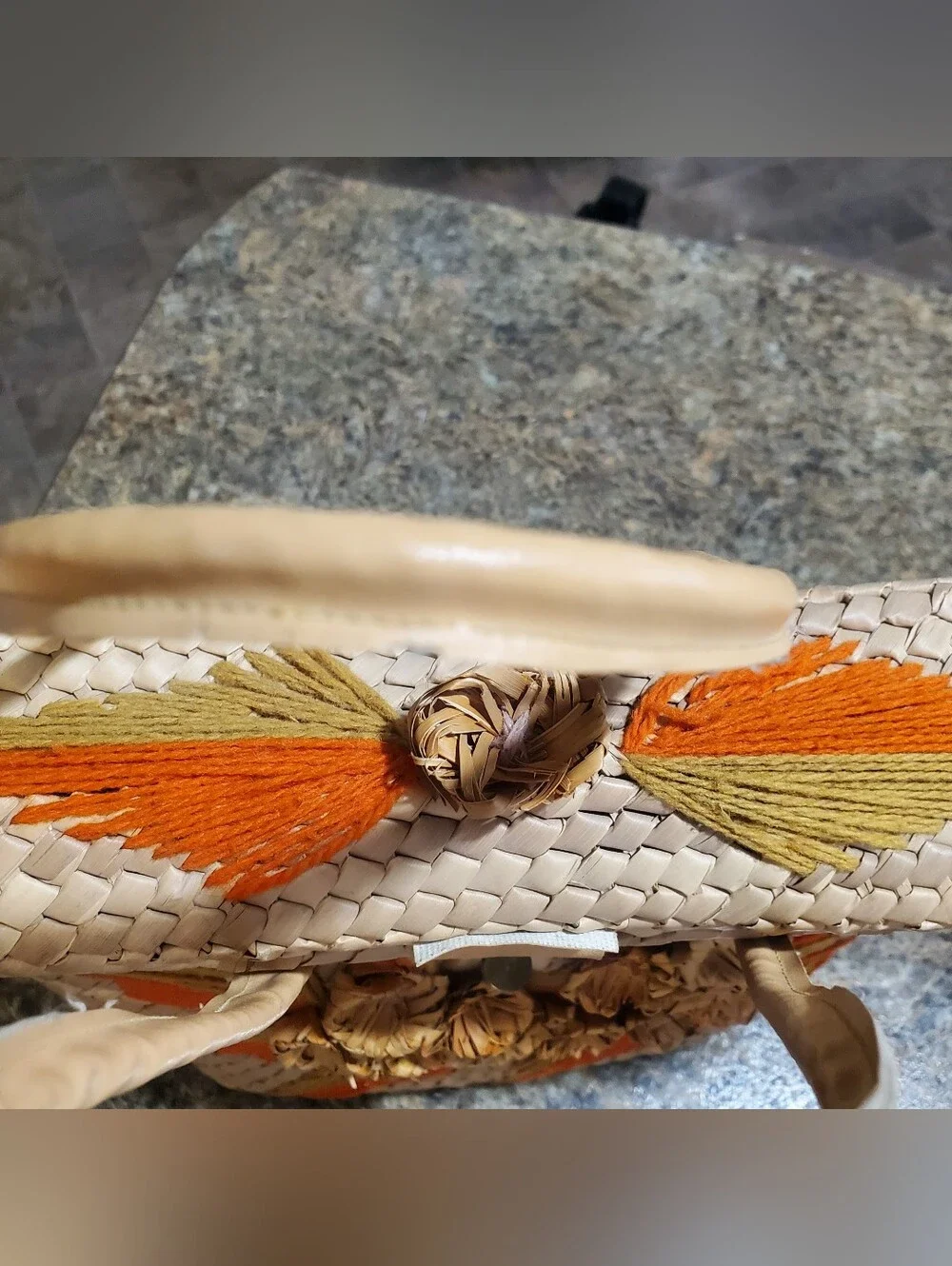 VINTAGE 60S/70S. STRAW WICKER BASKET BAG. ORANGE FLORAL 3D. TURN LOCK.